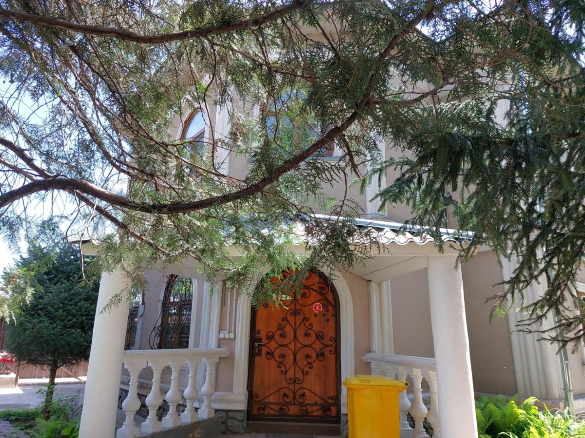 Room Hostel Dostyk Алма Ата Екстериор снимка