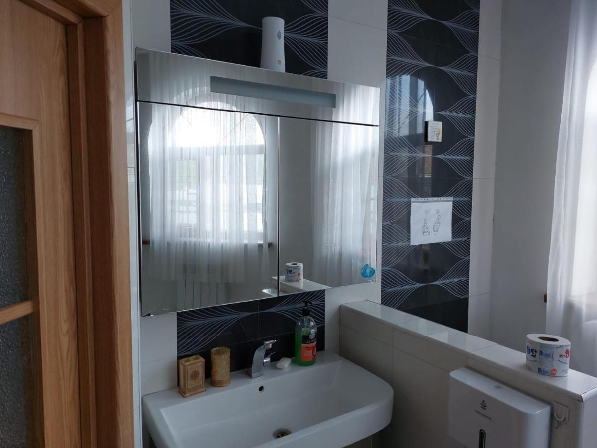 Room Hostel Dostyk Алма Ата Екстериор снимка